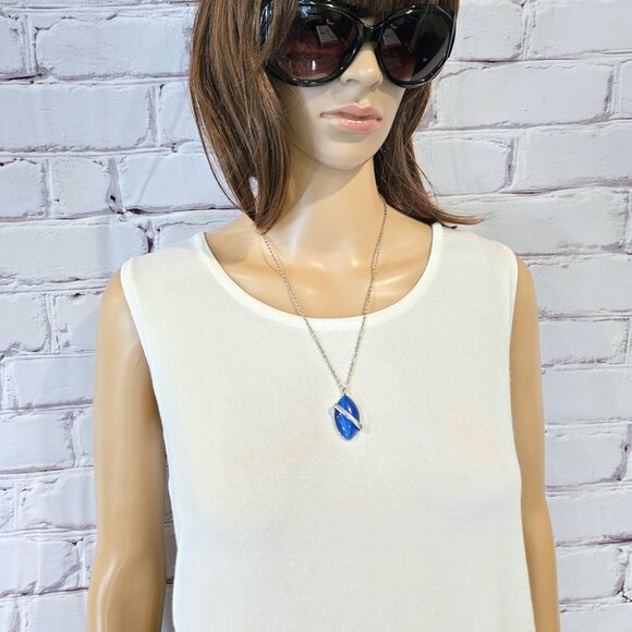 NECKLACE - Blue teardrop pendant with metal detailing - Picture 1 of 6